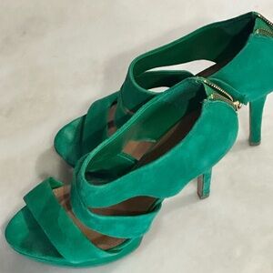 Steve Madden Green Heels with Thin Straps and Medium Height